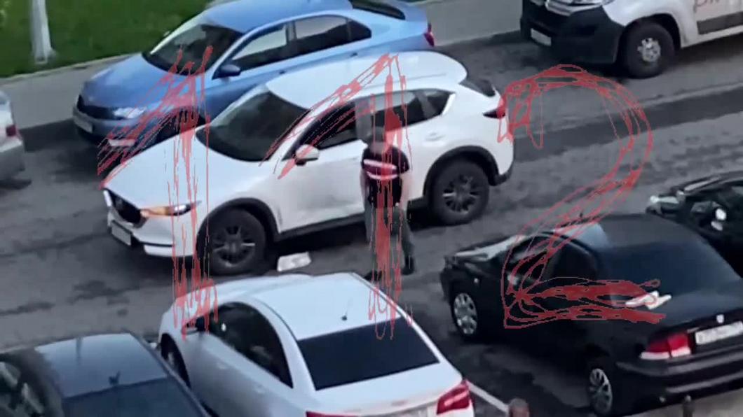 Пьяный Москвич посадил малолетнюю дочь за руль авто, после чего избил