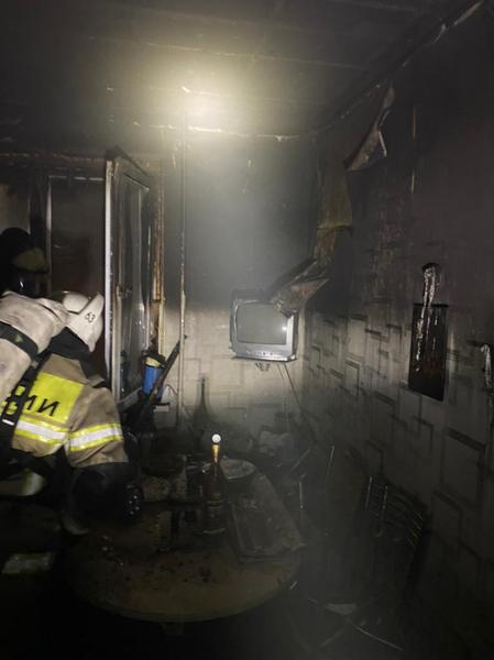 В Нижнекамске пожарные сняли мужчину с балкона горящей квартиры