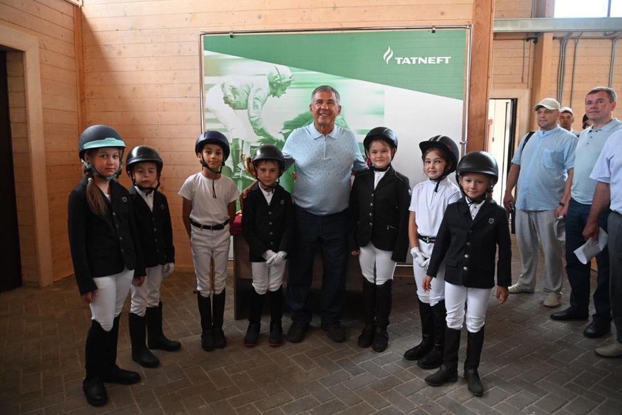 Рустам Минниханов осмотрел ход уборочных работ в Нурлатском районе