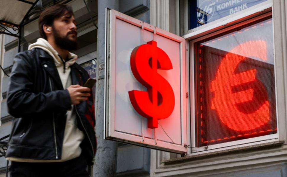 Европу накрывает энергетический кризис, Америка борется с рекордной инфляцией, а Россия учится жить при санкциях: что ждать от курса валют на фоне глобального противостояния?