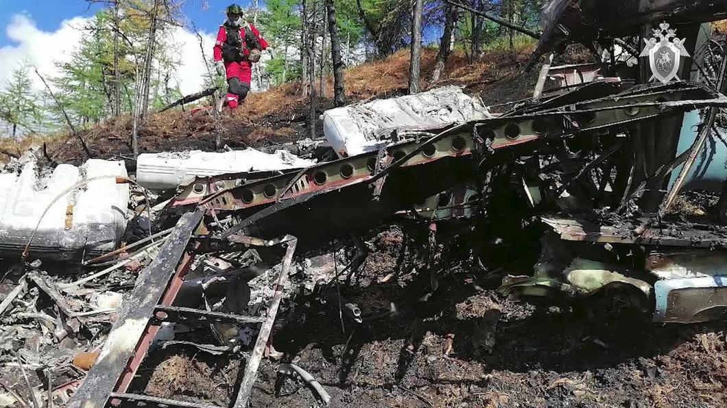 Появились кадры с места падения самолёта Ан-2 в Якутии, в результате которого два человека скончались и один выжил