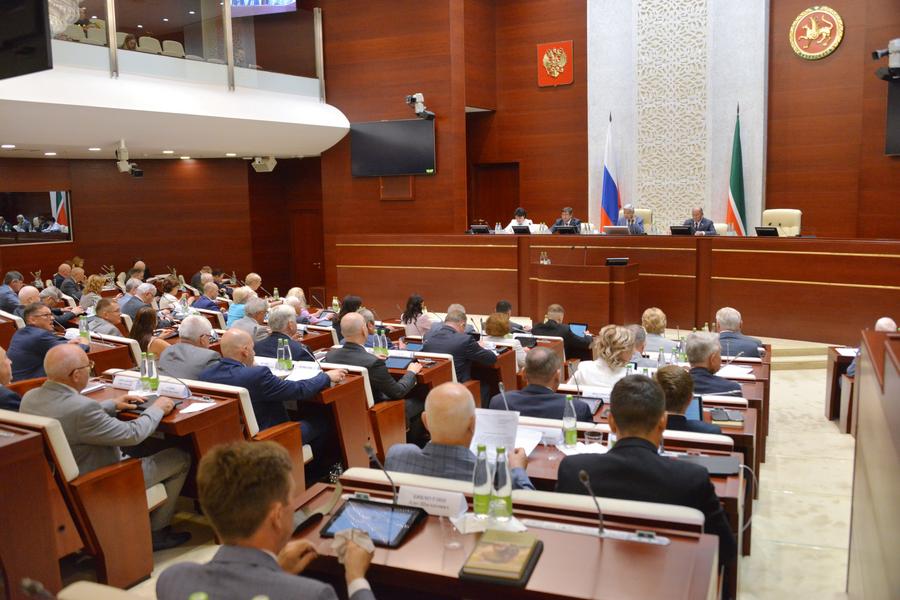 Как величать Минниханова и поедут ли депутаты на Донбасс: Госсовет Татарстана ушел на каникулы Как величать Минниханова и поедут ли депутаты на Донбасс: Госсовет Татарстана ушел на каникулы