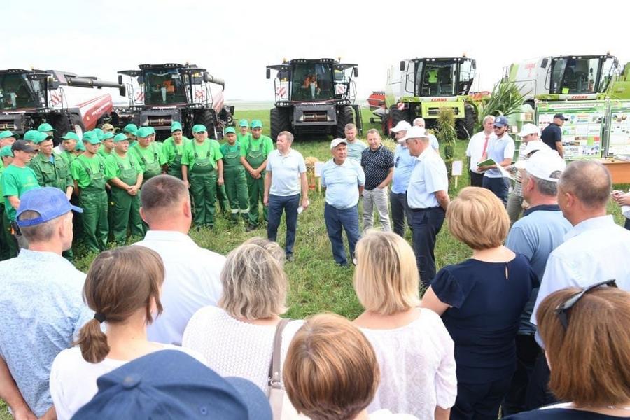 Минниханов  оценил темпы уборочных работ в Новошешминском районе