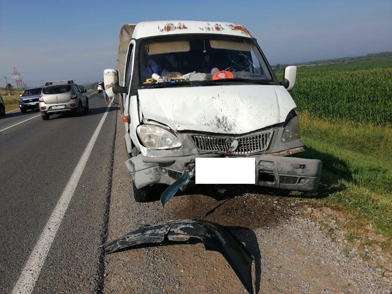 Газелист на трассе Чистополь - Нижнекамск отправил легковушку в кювет