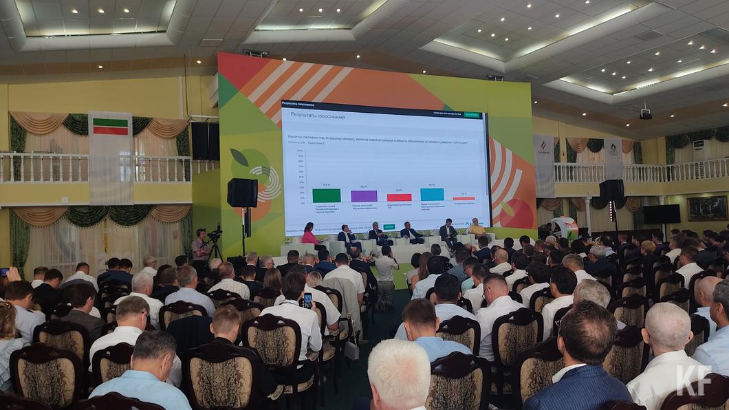 Рустам Минниханов открыл нефтяной саммит в Альметьевске