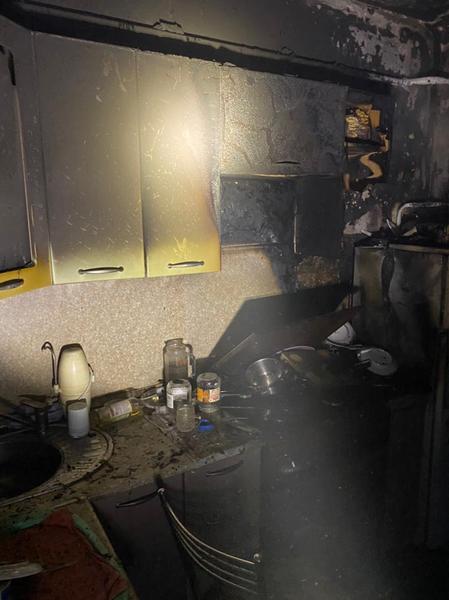 В Нижнекамске пожарные сняли мужчину с балкона горящей квартиры