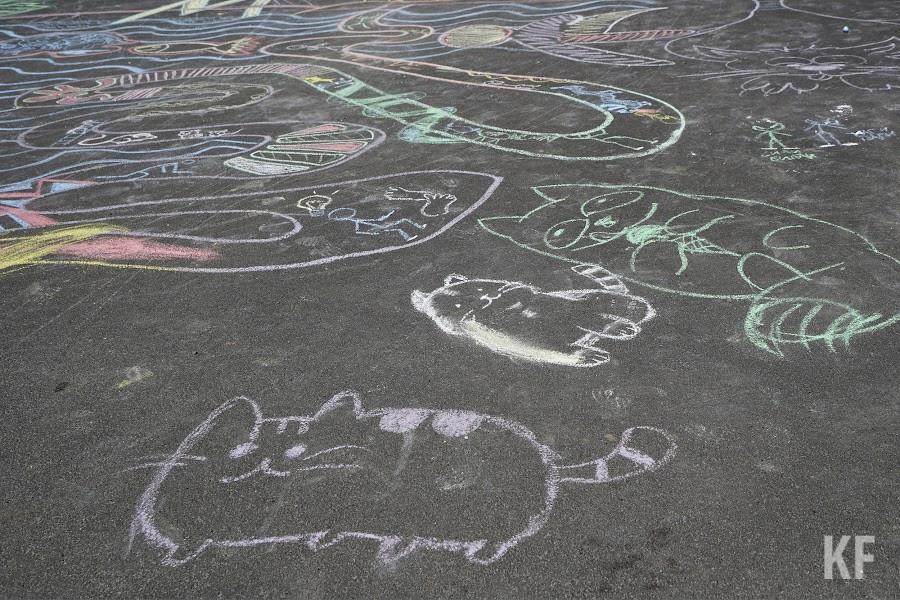 Арт-фестиваль дворового масштаба: казанские художники и горожане создали граффити в центре города