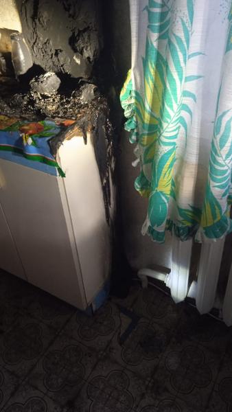 Горящая тумба на кухне в нижнекамской многоэтажке подняла пожарных по тревоге