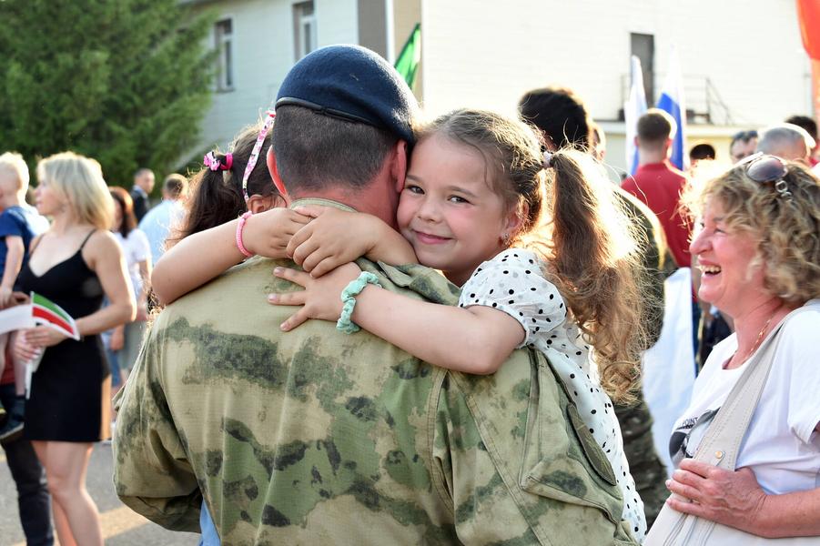 Рустам Минниханов на встрече с росгвардейцами: Вы  с честью исполнили воинский долг, показали свои лучшие качества - мужество, выносливость, любовь к Родине