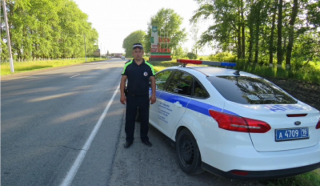 В Буинске инспектор ДПС спас людей из горящего дома