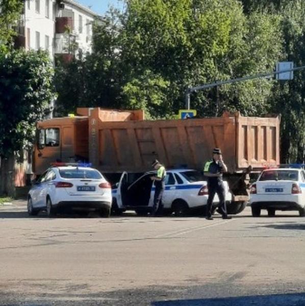 В Нижнекамске столкнулись машина ДПС и грузовик - организована служебная проверка