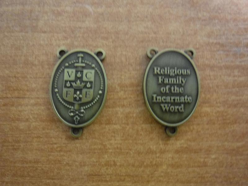 В казанском аэропорту у гражданина Аргентины на таможне нашли коммерческую партию крестиков