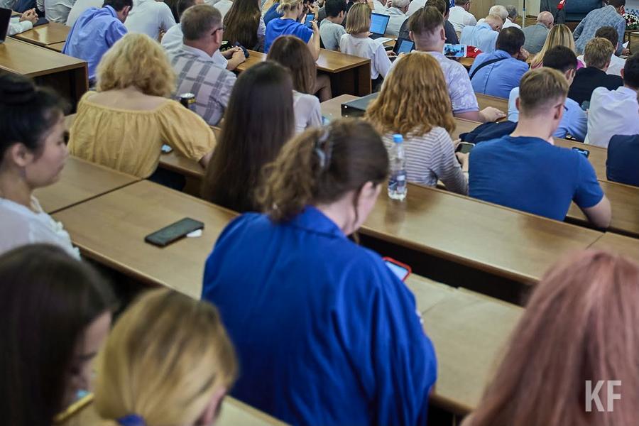 «Я иногда блудный»: преподаватель казанского вуза решил приударить за студенткой