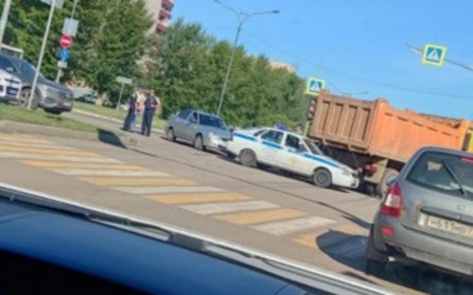 В Нижнекамске столкнулись машина ДПС и грузовик - организована служебная проверка