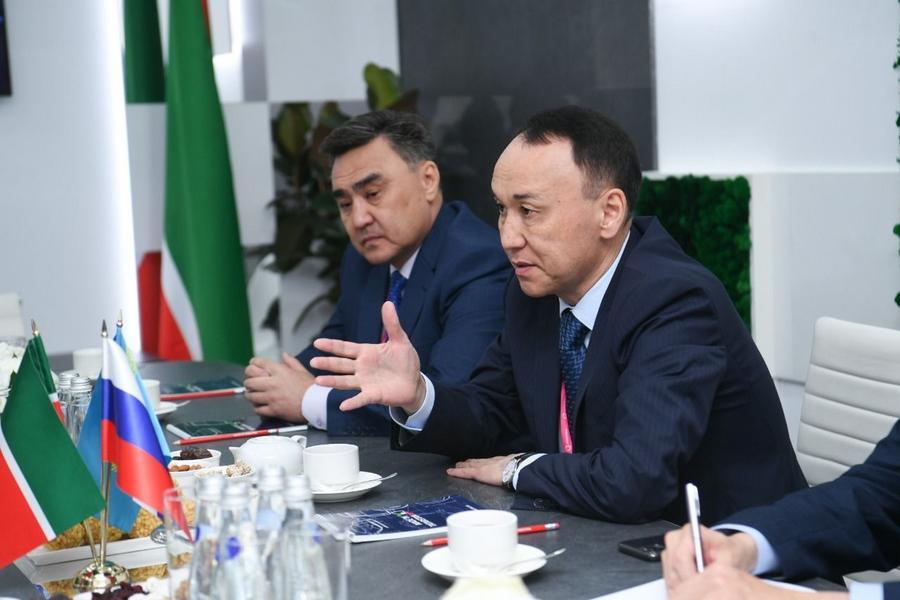 Рустам Минниханов обсудил сотрудничество с акимом из Казахстана Архимедом Мухамбетовым