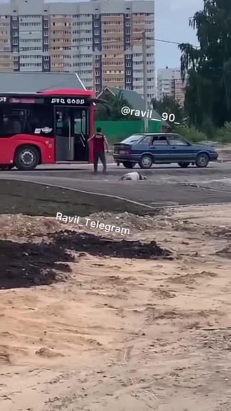 В Казани кондуктор вышвырнул пассажира из автобуса