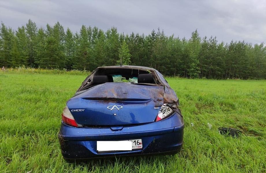 В результате ДТП с опрокидыванием автомобиля в Азнакаевском районе скончалась женщина