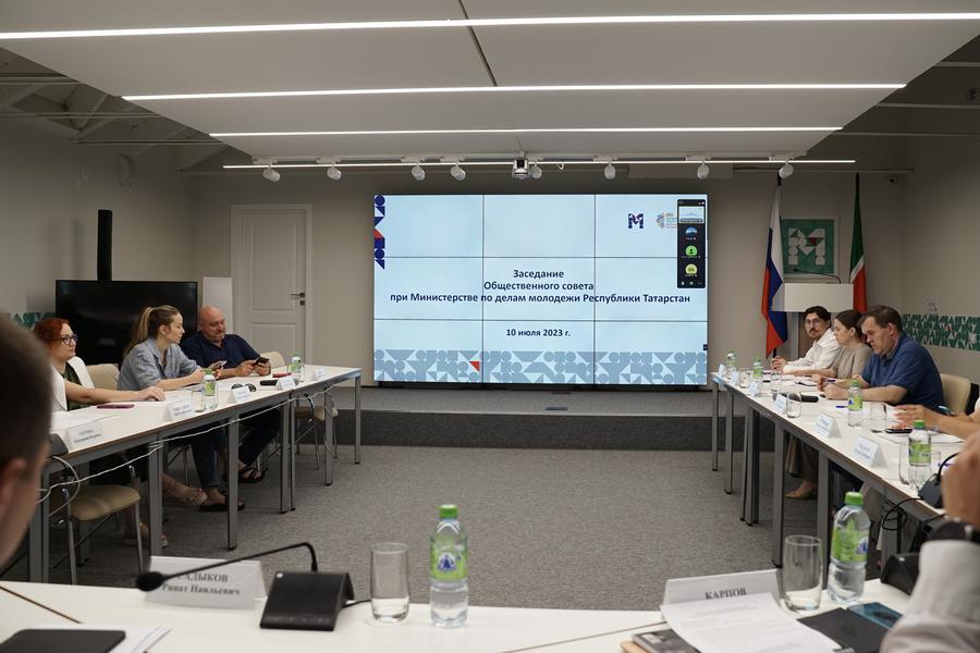 «У молодежи два запроса – работа и жилье»: Ринат Садыков рассказал о реализации приоритетов Минмолодежи Татарстана