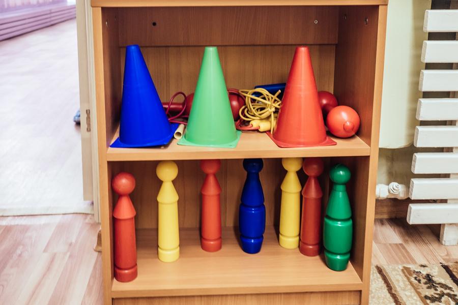 «Окорочок или пельмени из холодильника и кровь остановится»: в Бугульме ранение ребенка в детсаду обернулось увольнением воспитателя и судом «Окорочок или пельмени из холодильника и кровь остановится»: в Бугульме ранение ребенка в детсаду обернулось увольнением воспитателя и судом