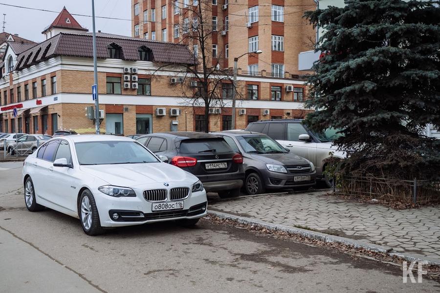 «Водители создают блуждающий трафик»: Казань наращивает парковочные места и впервые за шесть лет повышает тариф