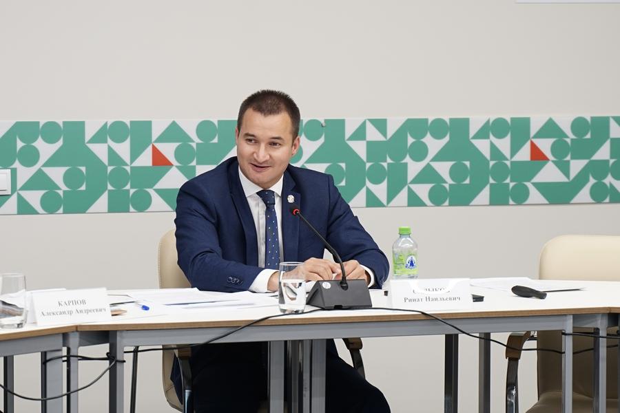 «У молодежи два запроса – работа и жилье»: Ринат Садыков рассказал о реализации приоритетов Минмолодежи Татарстана