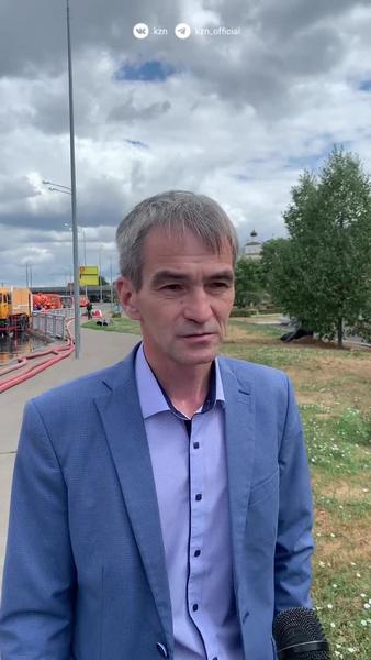 В Казани  возле здания Казанского цирка устраняют провал над канализацией