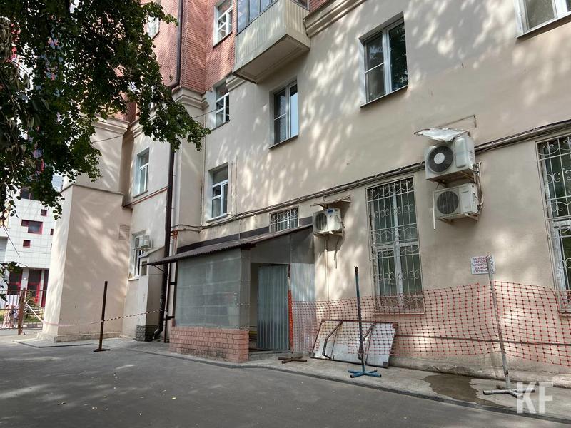 «Я не живу здесь, нельзя здесь жить, газа же нет»: ремонт в пострадавшем от пожара доме на улице Чехова продолжается