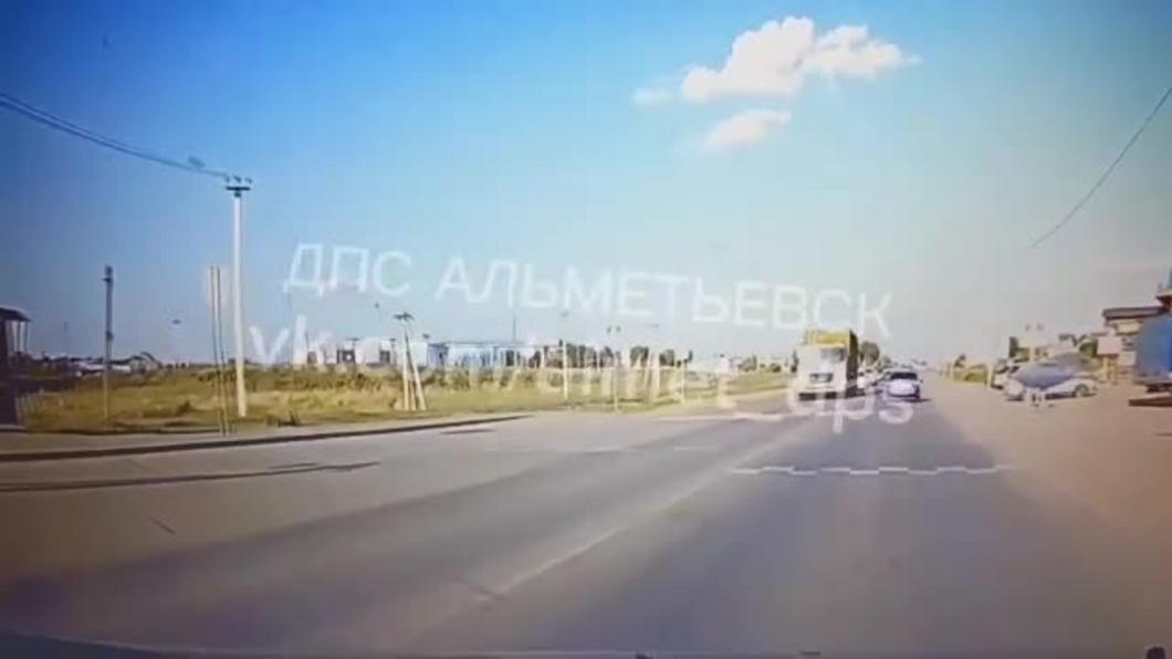 В Альметьевске водитель «Ниссана» на «зебре» сбил пятилетнюю девочку