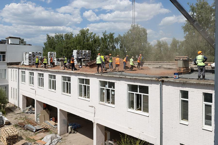 Метшин посетил в Казани лицей №83, где проходит ремонт