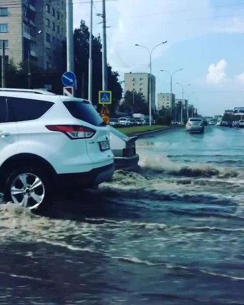 Жители Казани в соцсетях начали распространять видео затопленных улиц