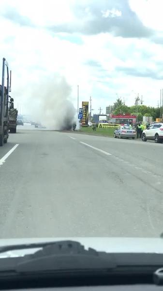 Видео: на трассе в Челнах сгорела «Газель»
