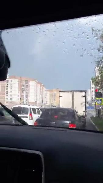 Видео: крупный град с ливнем обрушился на Казань