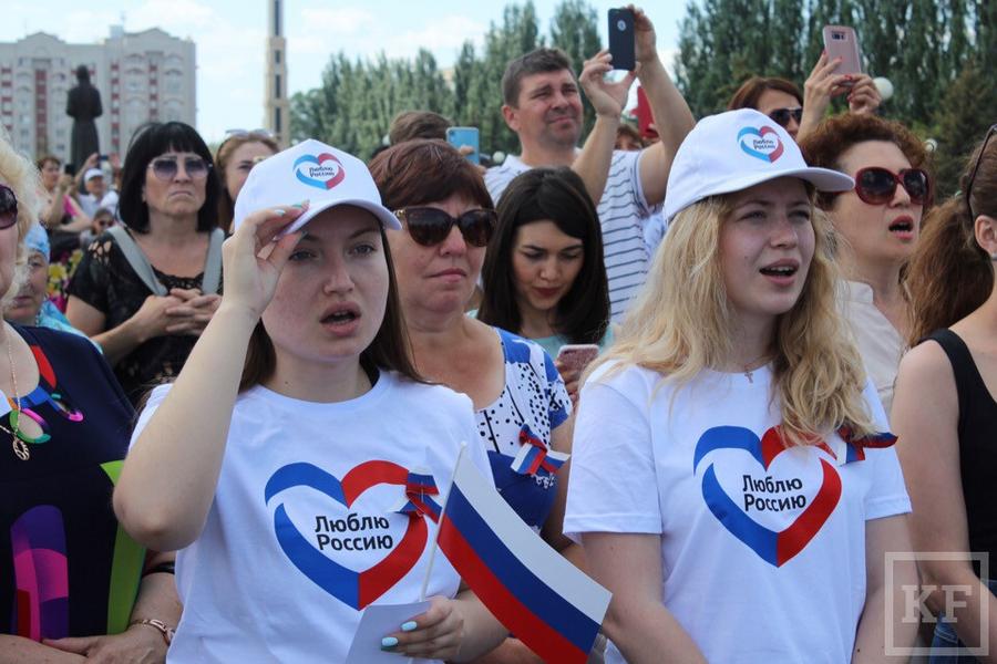 В честь Дня России в Казани открыли 50-метровый флагшток