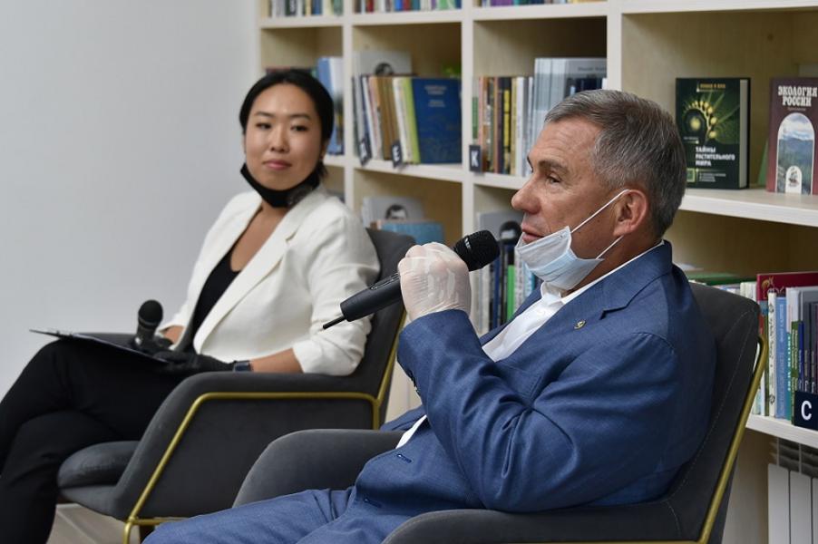 «Интернет, конечно, очень удобен, потому что смотреть телевизор нет времени» «Интернет, конечно, очень удобен, потому что смотреть телевизор нет времени»