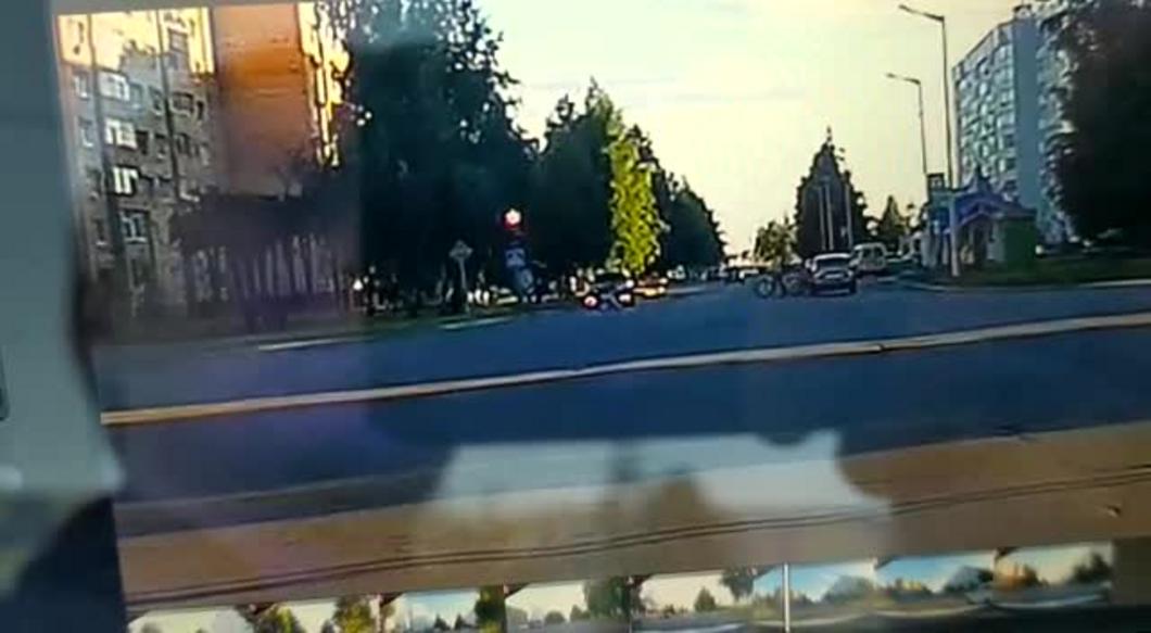 Момент аварии с мотоциклистом в Нижнекамске попал на камеру видеорегистратора