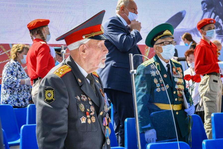 Парад Победы в Казани: без зрителей, но с Героями