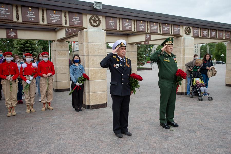 В казанском парке Победы минутой молчания почтили память погибших в годы войны В казанском парке Победы минутой молчания почтили память погибших в годы войны