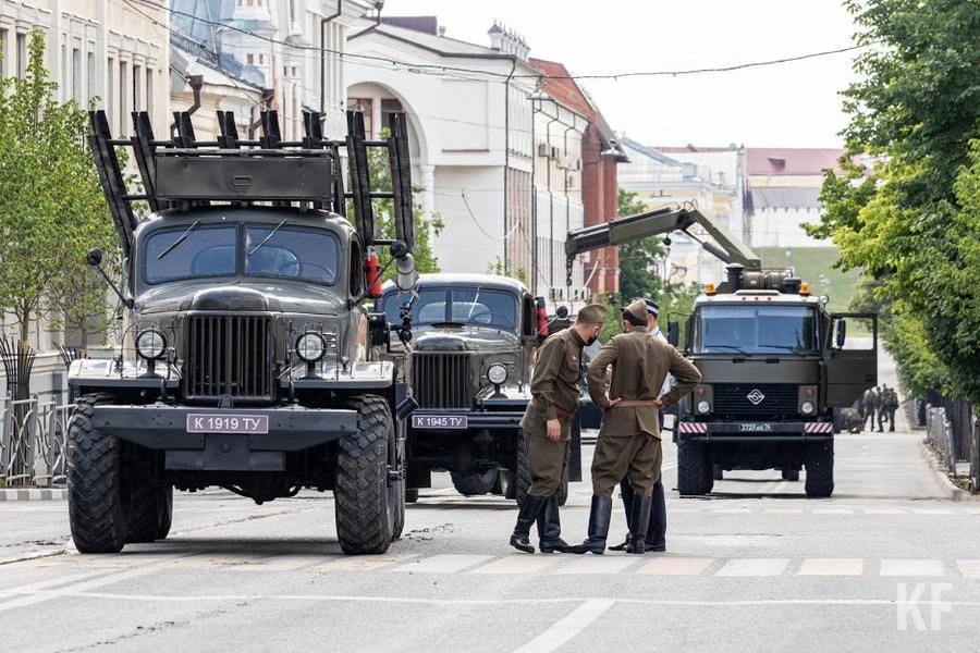 Репетиция парада Победы в Казани: композитор поймал музу, танки испортили асфальт и повышенные меры безопасности