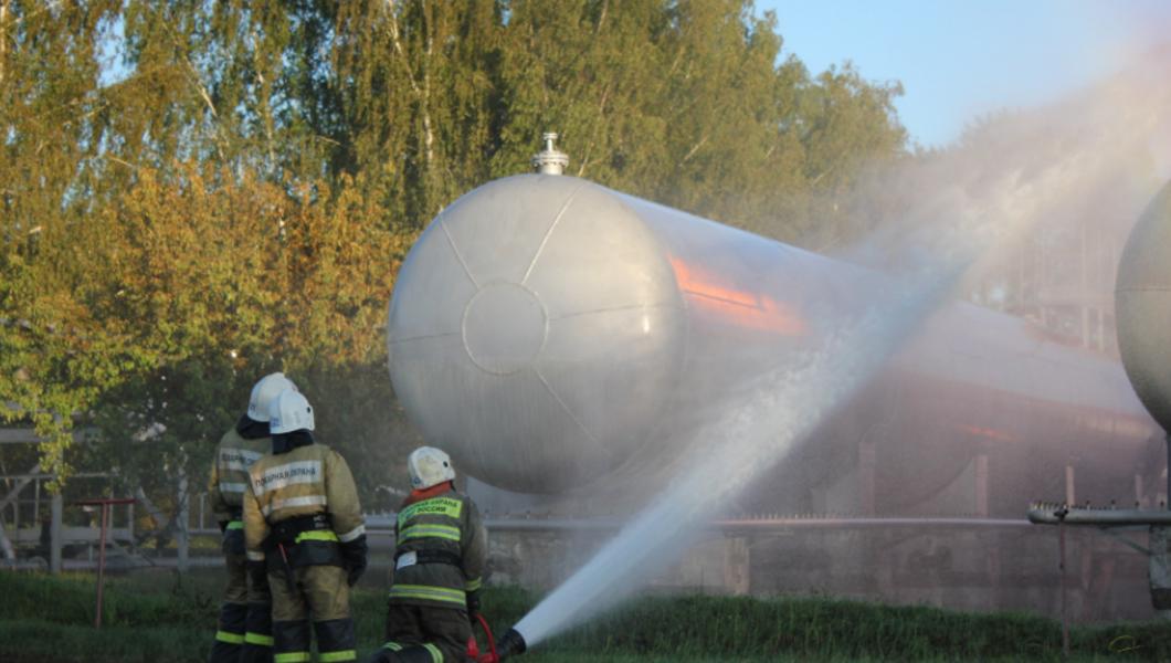 В Казани МЧС потушили пожар после взрыва на газохранилище В Казани МЧС потушили пожар после взрыва на газохранилище