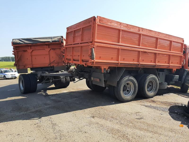 При столкновении КАМАЗа и легковушки в Татарстане погибли два человека