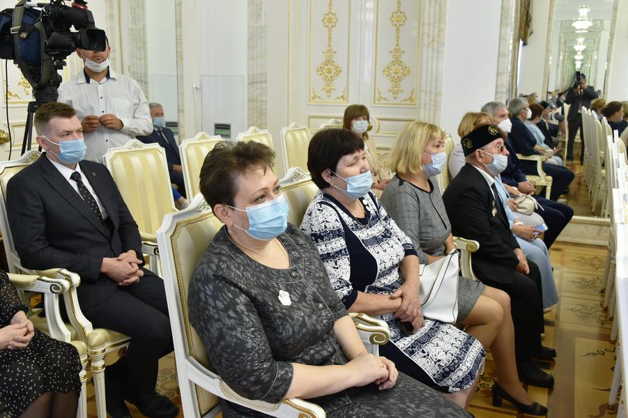 Государственные награды получили работники здравоохранения и Роспотребнадзора Татарстана