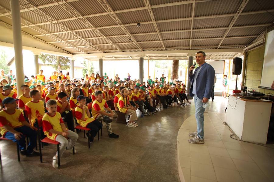 Дамир Фаттахов встретился с учениками 175-ой школы, отдыхающими в санатории Анапы