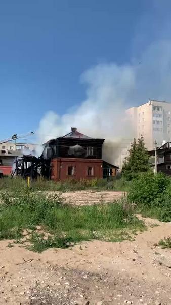 В Зеленодольских Полукамушках снова горит дом в историческом квартале