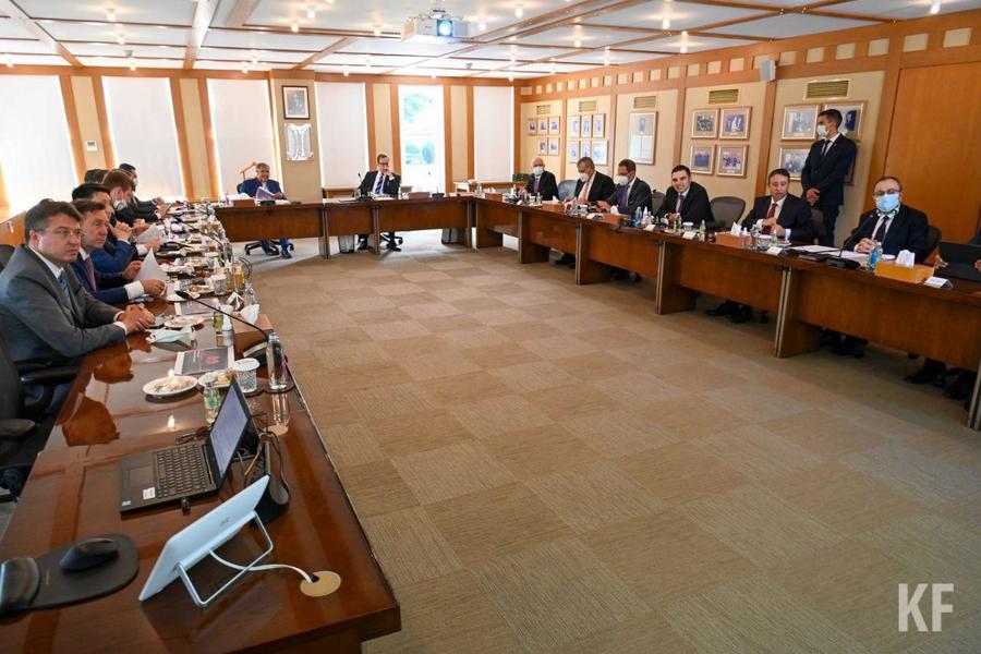 Минниханов встретился с главой холдинга Koç Омером Коче