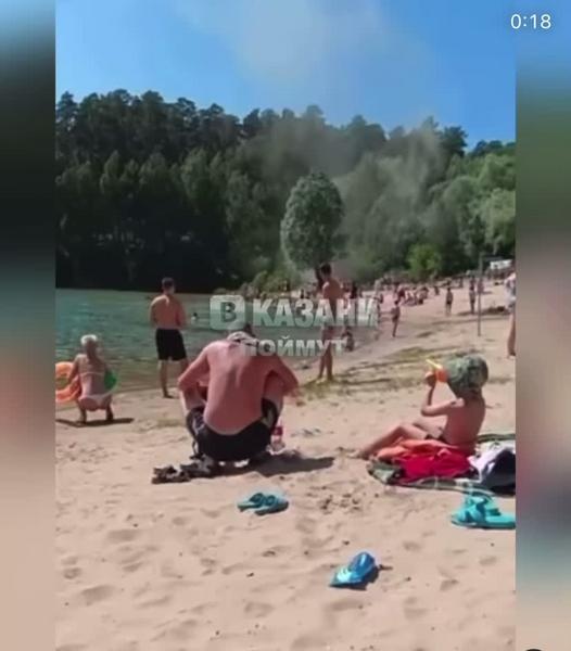 На Лебяжьем озере в Казани смерч поднял человека в высоту на полметра