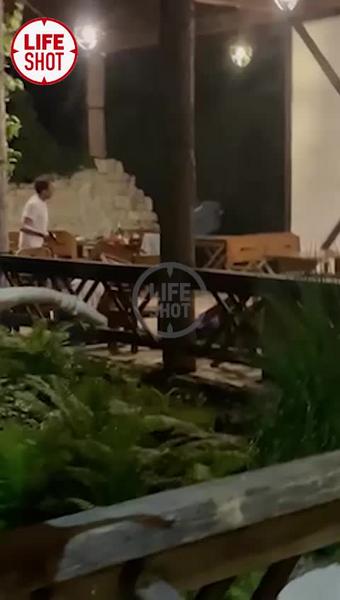 На видео попала стрельба в ресторане Абхазии, где пострадали двое россиян