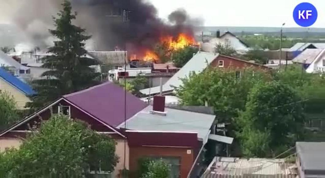 В Альметьевске сгорело сразу несколько построек