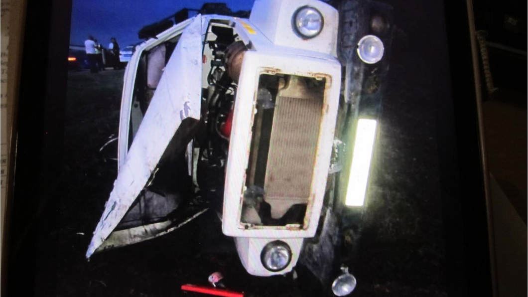 На трассе Челны-Альметьевск водитель грузовика не справился с управлением и опрокинулся на бок