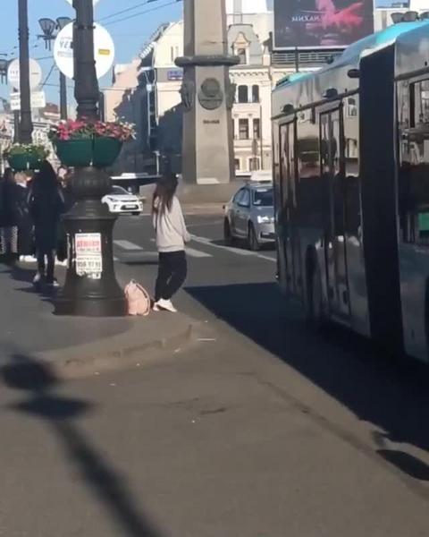 Юная тиктокерша ради лайков бросалась под колеса автомобилей