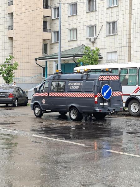 В Казани службы после сильного потопа из-за дождя стали очищать ливневки
